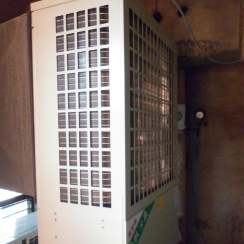 華泱有限公司 - 氣冷式冰水主機安裝運轉｡