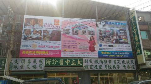 畫創文化個人工作室 - 圖(中)為協助媽咪樂居家服務集團設計板樣，設計需求皆以公司提供之文稿做編排美工。