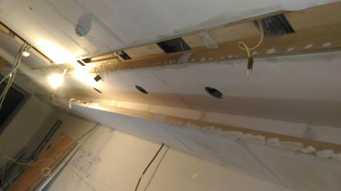 吳浚豪 - 電燈開孔