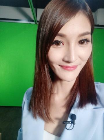 何佳芸 - 曾任時事節目主播、主持人