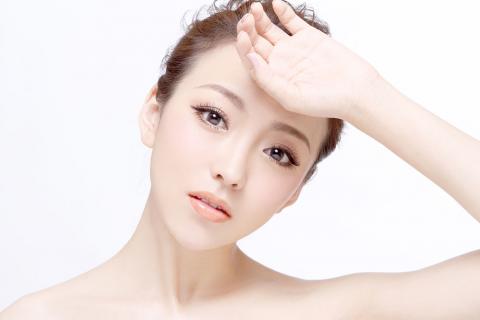 提供漂眉服務的專家WeiVi 美容