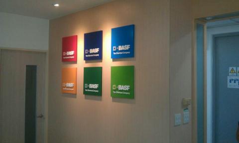 水瓶座廣告 - 巴斯夫室內形象牆