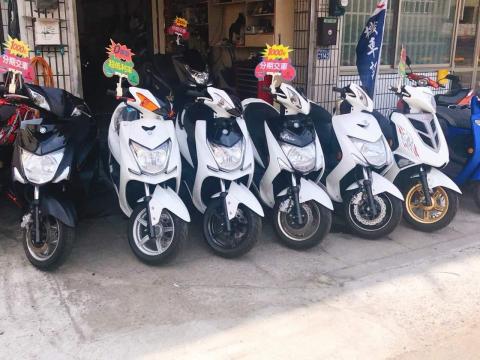 名陽中古機車行 - 售 ： 各式中古機車
 ☸☸車行於台中市豐原區豐勢路2段1142號
☸可以預約時間過來看車
☸☸可配合全省機車托運
☸☸分期1500 (手續費交車)
♩可配合辦理分期付款 (外縣市也能辦理)
年滿18可辦理分期 可0頭期 無需工作證明 輕鬆過件 讓你購車輕鬆無負擔
♩ ♩詳細車價請私訊訊問♨
♐♐全車消耗品以整理換新 無事故 無泡水 無須待修 品質保證♐
♐♐有實體店面不用擔心買到來路不明的車子， 有興趣者可以預約時間來店看車
♐♐來本店購車正常保養情況下享有保固
♐♐可車換車高價收購你的車
♐♐店內車款