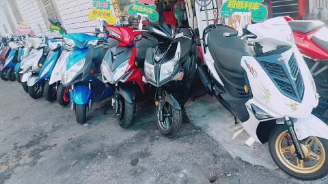 名陽中古機車行 - 售 ： 各式中古機車
 ☸☸車行於台中市豐原區豐勢路2段1142號
☸可以預約時間過來看車
☸☸可配合全省機車托運
☸☸分期1500 (手續費交車)
♩可配合辦理分期付款 (外縣市也能辦理)
年滿18可辦理分期 可0頭期 無需工作證明 輕鬆過件 讓你購車輕鬆無負擔
♩ ♩詳細車價請私訊訊問♨
♐♐全車消耗品以整理換新 無事故 無泡水 無須待修 品質保證♐
♐♐有實體店面不用擔心買到來路不明的車子， 有興趣者可以預約時間來店看車
♐♐來本店購車正常保養情況下享有保固
♐♐可車換車高價收購你的車
♐♐店內車款