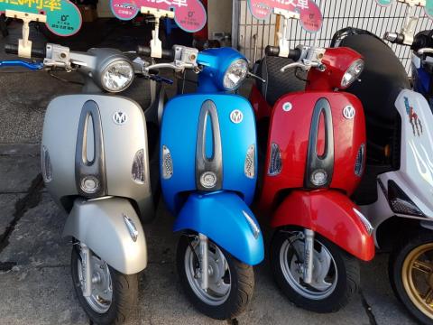 名陽中古機車行 - 售 ： 各式中古機車
 ☸☸車行於台中市豐原區豐勢路2段1142號
☸可以預約時間過來看車
☸☸可配合全省機車托運
☸☸分期1500 (手續費交車)
♩可配合辦理分期付款 (外縣市也能辦理)
年滿18可辦理分期 可0頭期 無需工作證明 輕鬆過件 讓你購車輕鬆無負擔
♩ ♩詳細車價請私訊訊問♨
♐♐全車消耗品以整理換新 無事故 無泡水 無須待修 品質保證♐
♐♐有實體店面不用擔心買到來路不明的車子， 有興趣者可以預約時間來店看車
♐♐來本店購車正常保養情況下享有保固
♐♐可車換車高價收購你的車
♐♐店內車款