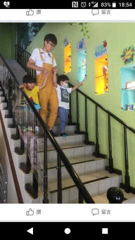 郭竹恩 - 在親子餐廳陪伴小朋友並維護小孩們的安全