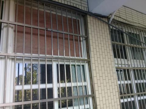 賴r - 窗型冷氣拆除 不繡鋼鐵窗 修補 復原