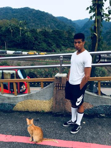 提供晴子黑人服務的專家伍霏柏