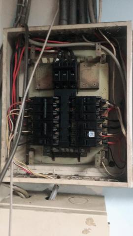 世嘉工程行 - 開關箱裡面更換