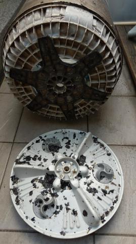 三花清潔工坊0912488403 - 轉盤與底座滿滿的青苔