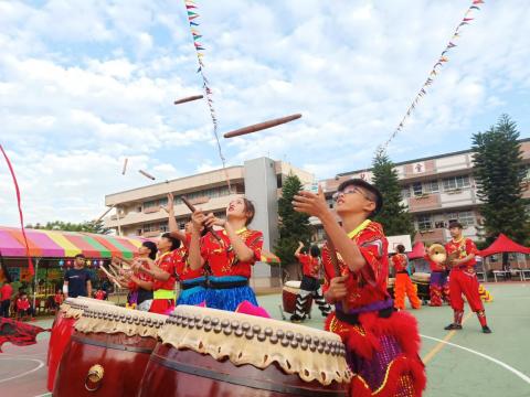 大鵬龍獅戰鼓團 - 岸裡國小校慶開幕演出
