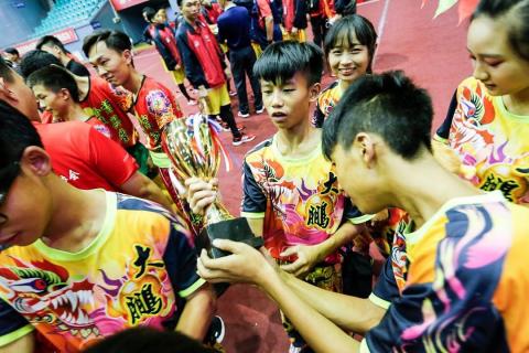 大鵬龍獅戰鼓團 - 國際石獅公開賽-南獅高樁第三名