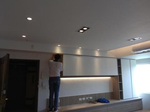 林文呈 - 燈具按裝