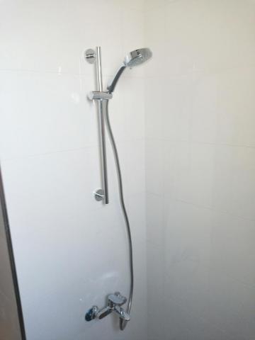 范紘翊 - TOTO 沐浴用冷熱水單體龍頭安裝