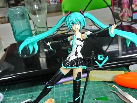 林敬浤 - Frame Music Girl 初音未來
全機打磨+上色