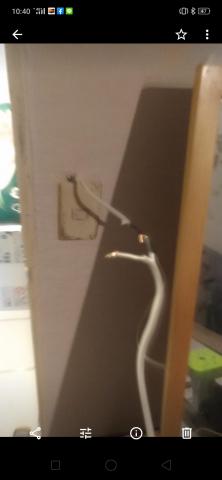 莊勝超 - 電線維修更新。