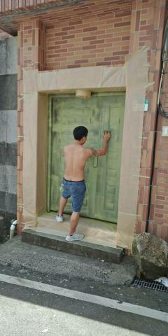 得鴻油漆 - 處理門面生鏽油漆剝落