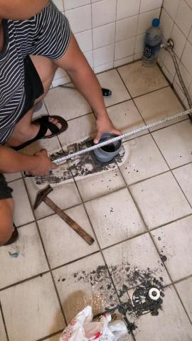 瓏申水電維修工程 - 量測?管尺寸，不合以修改