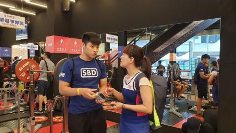 自由教練 阿鈞 - 幫助健力選手，心理上的調適。