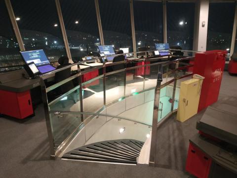 正耀金屬 - 訂製不繡鋼扶手鑲玻璃