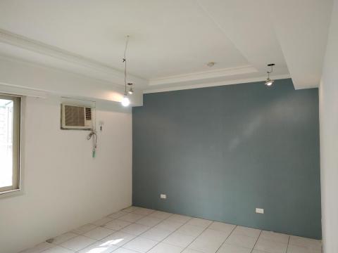 育辰室內粉刷工程 - 主牆跳色,營造視覺美感 育辰室內粉刷工程 - 主牆跳色,營造視覺美感