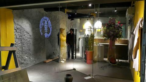 阿祥專業玻璃相關工程 - 正在串紅的鳳梨酥 高女婿