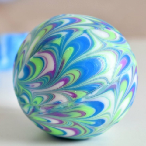 提供兒童美術作品服務的專家李沅臻