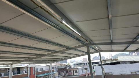 億瀧水電裝修工程 - 鐵皮屋頂照明