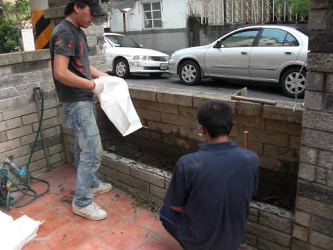 可漢國際科技有限公司 - 兩個園藝的做了一下午,就是看不到一株花草