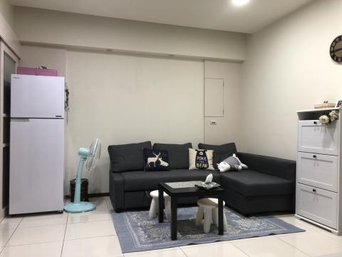 曾裕誠 - 黃公館 客廳另一面整修
木皮更換 開關箱隱藏