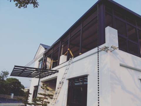 翔鴻工程公司 翔鴻防水工程公司 - 玻璃屋，H型鋁鋼採光罩雨遮！施工中