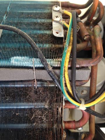 薛凱冷氣有限公司 - 分離式室內機保養前