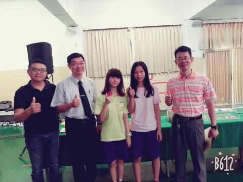 Luo - 3D創客社成果展與校長合影