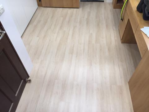 晶品窗簾新莊店 - 地板