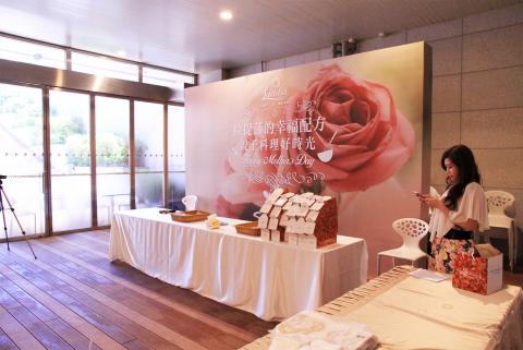 SATISFY DESIGN WORK - 親子泡芙體驗會
客戶 : LAETITIA拉提莎
作品 : 活動主視覺背板設計
地點 : 高雄漢神百貨