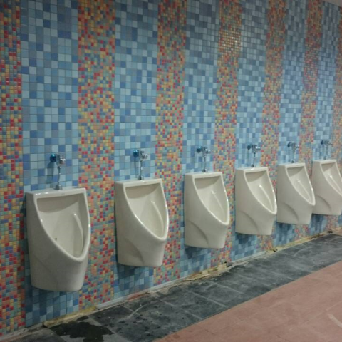 中國水電 - 學校廁所工程-管路配置、衛浴設備、燈具安裝