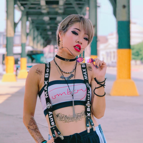 提供衣服收納袋服務的專家林彤