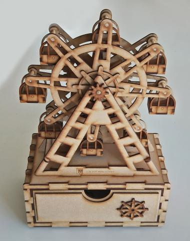 金昌廷 - 雷射切割的組合音樂盒-旋轉摩天輪
材質:松木密集板(厚3mm)