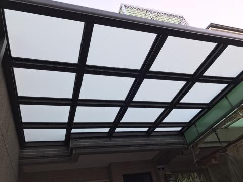 翔鴻工程公司 翔鴻防水工程公司 - 前車庫H型鋁鋼構採光罩