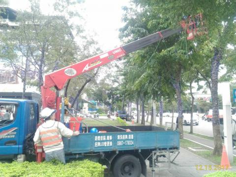 明德水電吊卡車工程 - 樹木修剪