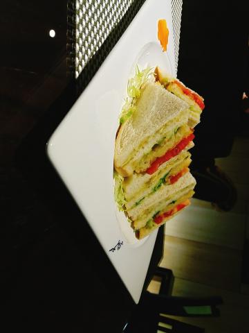 由莉中日雙語工作室 - 在我的粉專上介紹過的梅門防空洞三明治