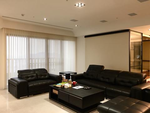 Brocolli家飾服務 (門窗地材壁材) - 直立柔紗簾  多功能空間配電動捲簾