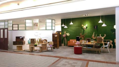 居十室內裝修有限公司  /  G+Design - 龍山寺艋舺文創B2
G+的小店面
居傢俬.飾品.訂製無塗裝傢俱
02-26001200