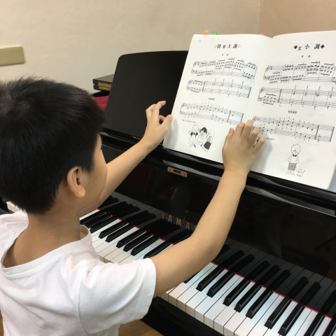 葉心儀 - 兒童鋼琴，技巧與音樂性，皆需要用心指導。
