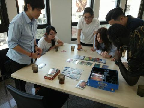 古力斯線上英語教室 - 英語桌遊課程