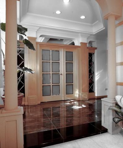 京采空間設計 - 大溪莊園別墅 - 陳公館
面積:4樓透天厝180坪 (實際使用) 。 
人口:8~10人。
風格:新古典簡約。
座落在整片綠色農田中的房子夠大夠高,足以採行古典風格作為基調,與其是替屋主省錢....還不如說是儘量避免掉入雕工過度的奢華泥沼;順應主人勤奮樸實的莊稼性格及三代同堂的傳家風範,所以低調又顯大器的美式和新古典是我們想要呈現的高貴,一種要歷久彌新又有別於傳統的鄉村樣貌。 京采空間設計 - 大溪莊園別墅 - 陳公館
面積:4樓透天厝180坪 (實際使用) 。 
人口:8~10人。
風格:新古典簡約。
座落在整片綠色農田中的房子夠大夠高,足以採行古典風格作為基調,與其是替屋主省錢....還不如說是儘量避免掉入雕工過度的奢華泥沼;順應主人勤奮樸實的莊稼性格及三代同堂的傳家風範,所以低調又顯大器的美式和新古典是我們想要呈現的高貴,一種要歷久彌新又有別於傳統的鄉村樣貌。