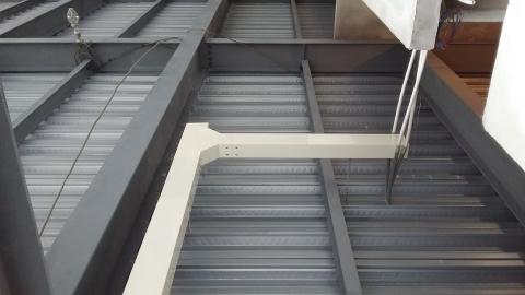 统理水电 - 线槽配置施工。