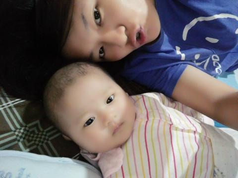 詹雅茹 - 我和我女兒  他終於和我一起看鏡頭了