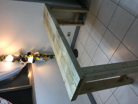 張蕙鈺 - 長吧台桌，也可以當裝飾桌放在玄關，尺寸都可以量身打造