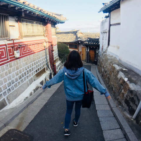 提供韓文服務的專家Vivian